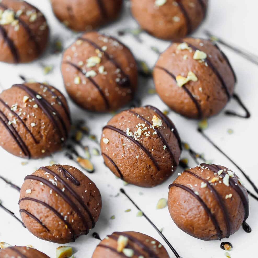No-Bake Keto Chocolate Almond Fat Bombs