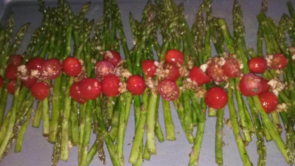 Low-Calorie Lemon-Dill Asparagus & Cherry Tomatoes