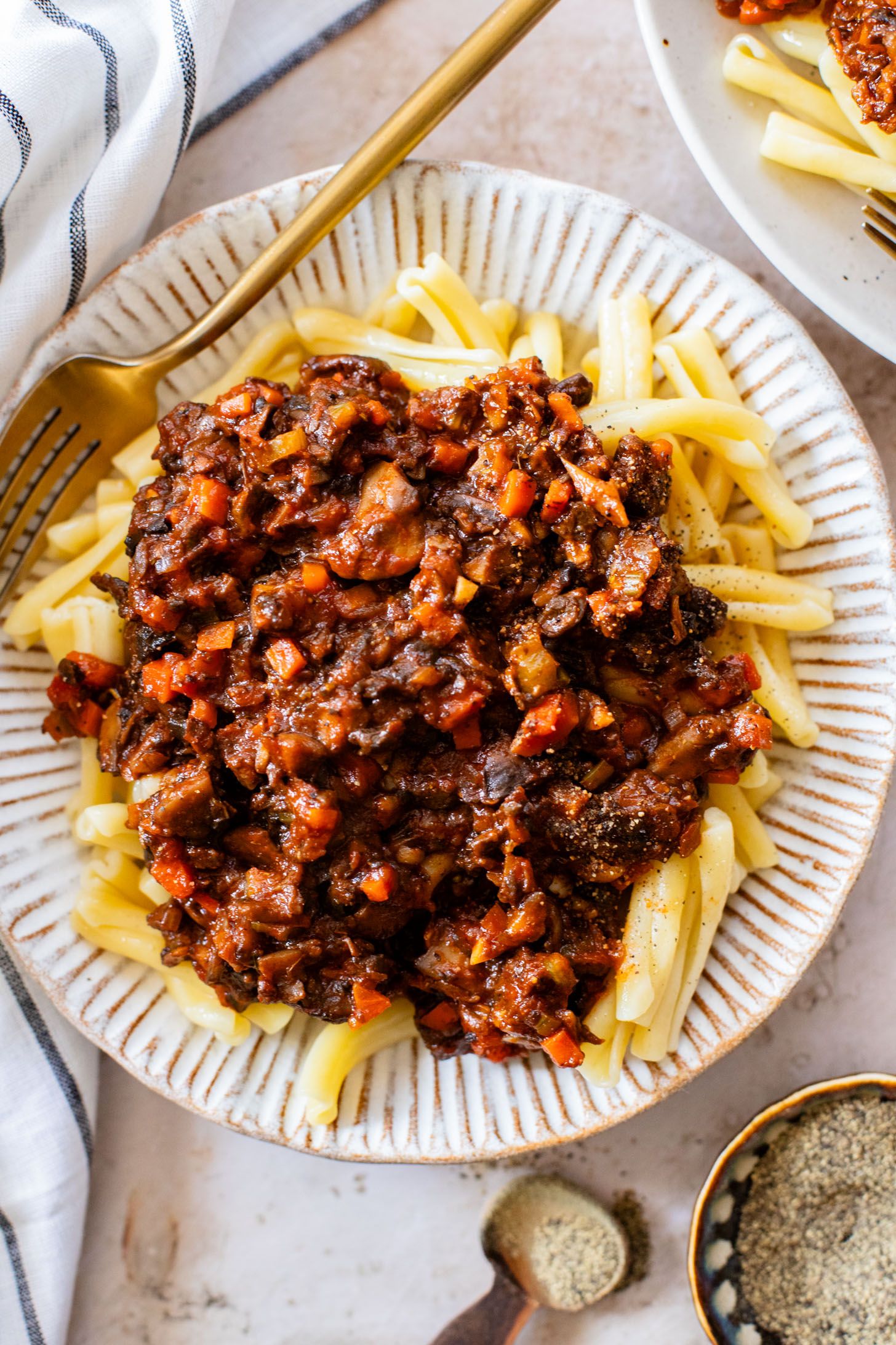 Italian Slow Cooker Mushroom and White Bean Ragù