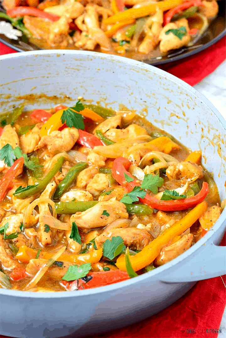 Ventilated Foam-Inspired Airy Chicken Stir Fry with Bell Peppers