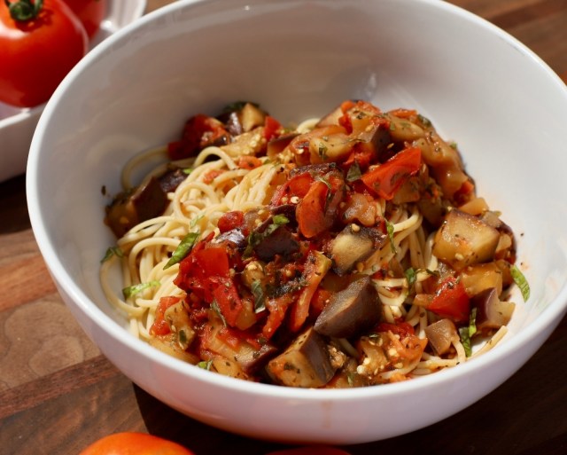 Ventilated Eggplant and Tomato Pasta with Garlic Olive Oil
