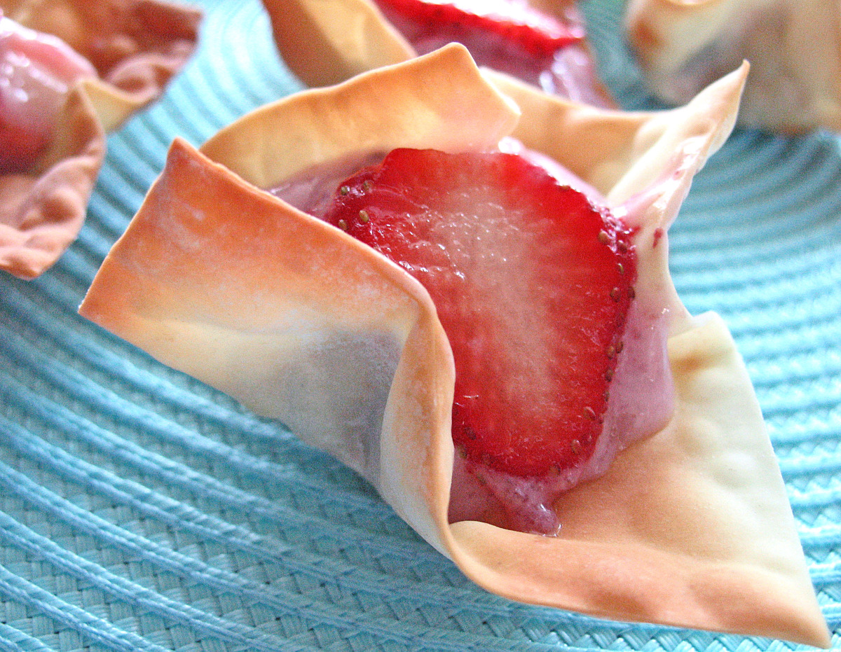 Minnesota Berry-Gummy Vites Dessert Cups