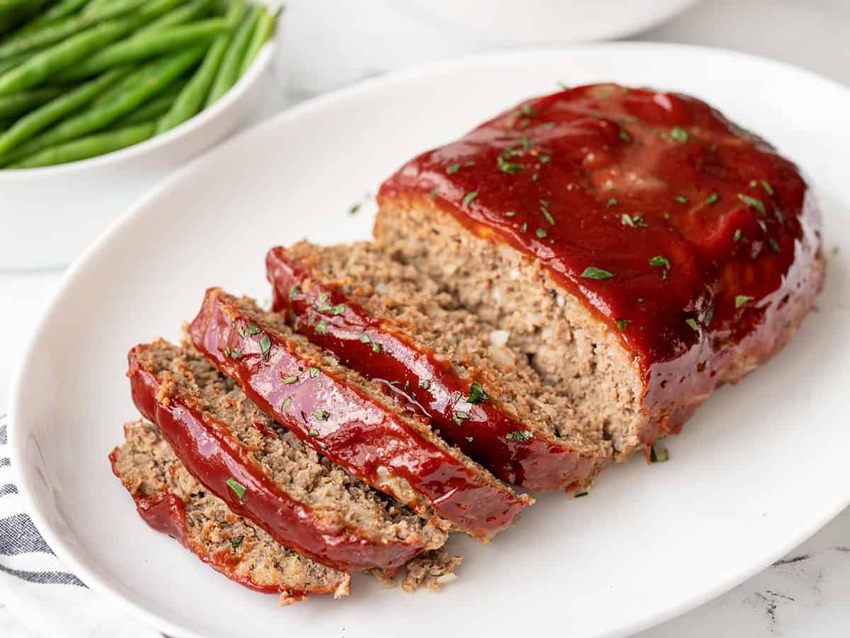 Classic American Diner-Style Turkey Meatloaf with Mushroom Gravy