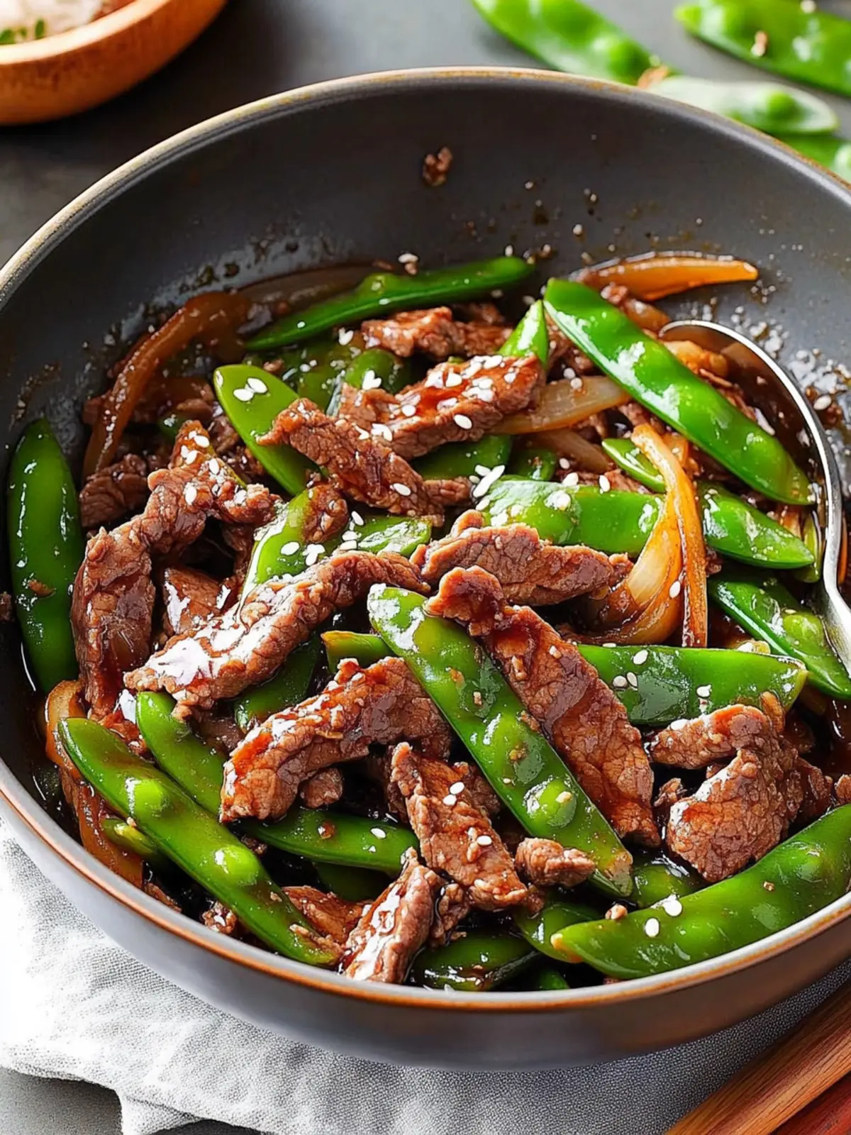 Stir-Fried Beef with Snow Peas and Garlic Sauce