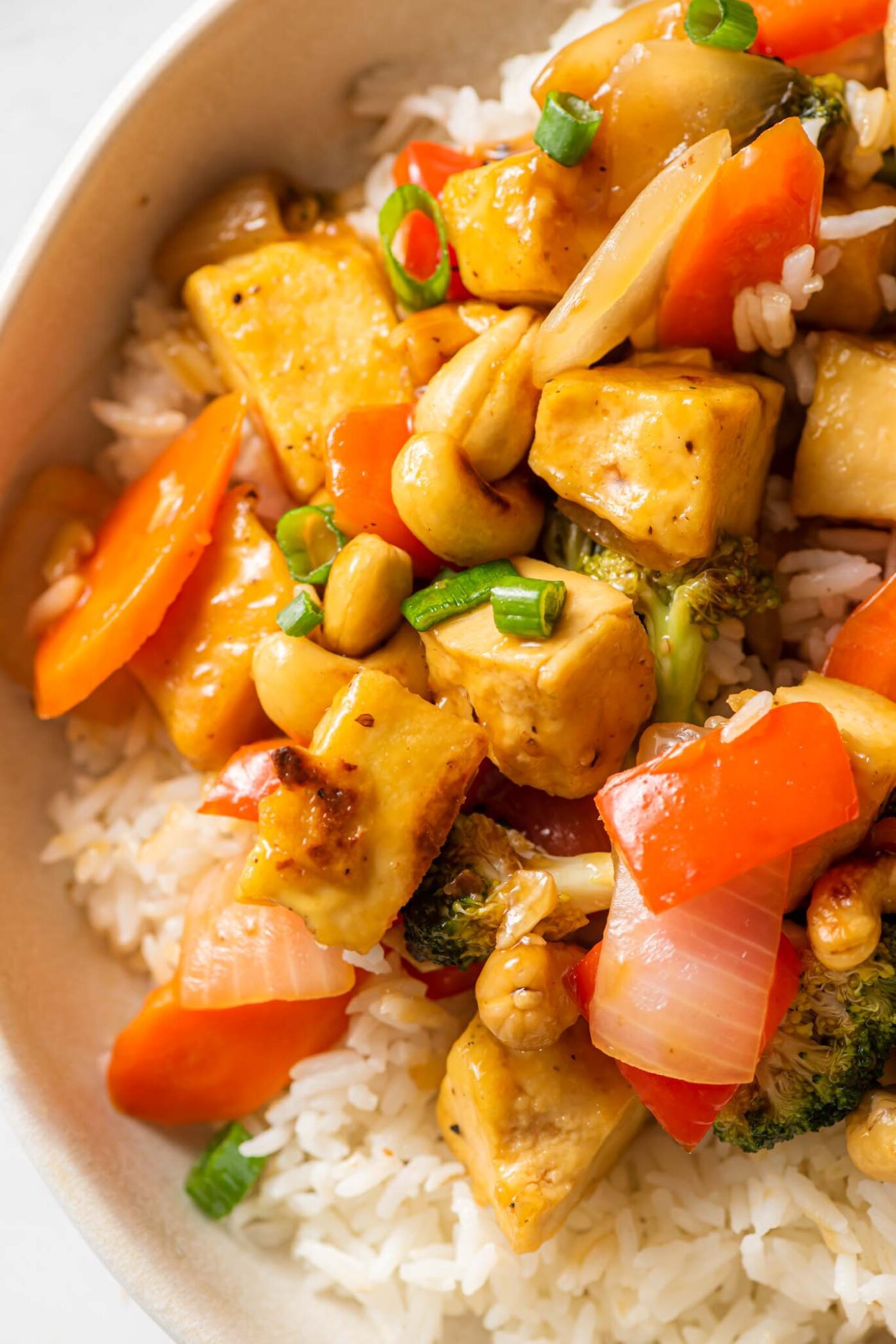 Stir-Fried Tofu with Broccoli and Cashew in Spicy Garlic Sauce