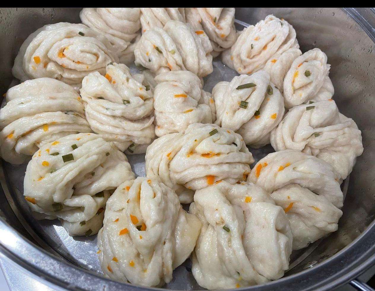 Pan-Fried Tibetan Tingmo Bread with Garlic Chives