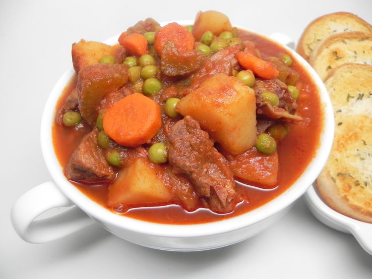 Slow-Cooked Lamb Stew with Tomatoes and Cinnamon