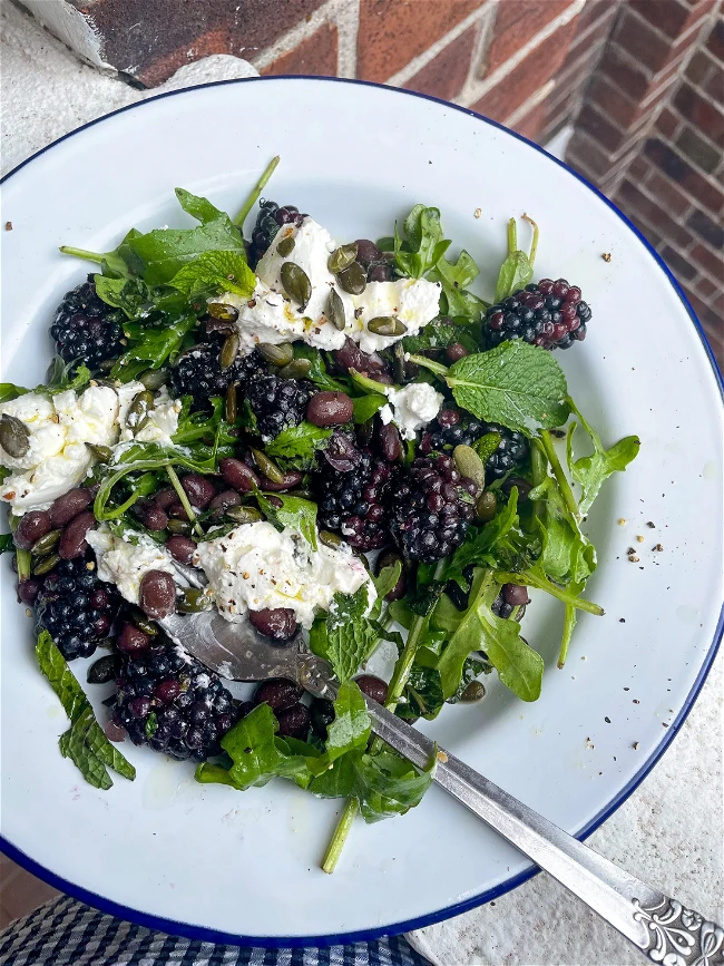 Blackberry and Goat Cheese Salad with Toasted Pecans