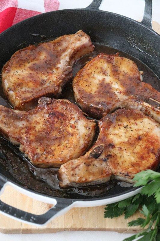 Pan-Fried Pork Chops with Apple Cider Glaze and Sautéed Green Beans