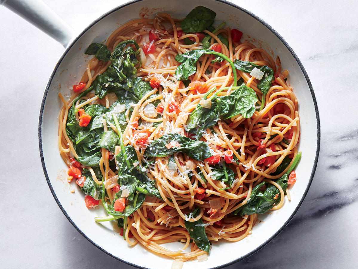 One-Pot Cheesy Spinach and Tomato Pasta