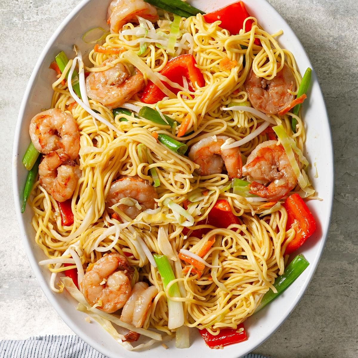 Stir-Fried Cantonese Chow Mein with Shrimp and Vegetables