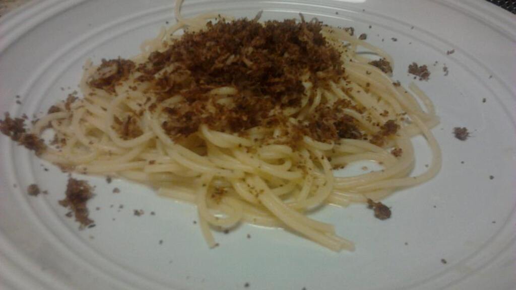 Spaghetti with Garlic-Chili Oil and Toasted Breadcrumbs