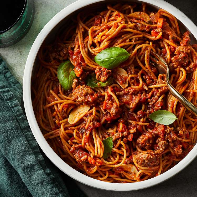 One-Pot Greek Spaghetti with Ground Beef and Tomato
