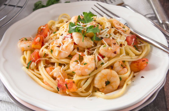 30-Minute Garlic-Shrimp Linguine with Cherry Tomatoes