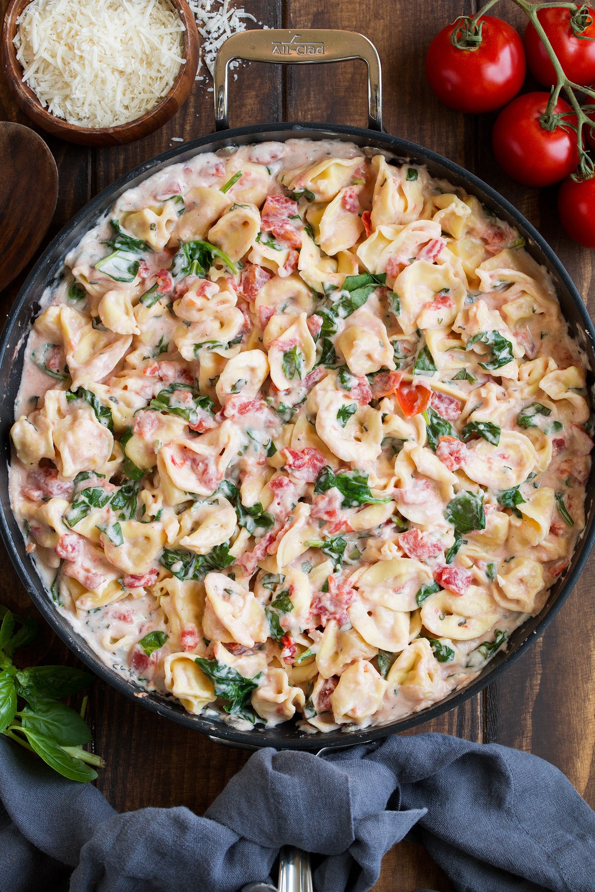 One-Pot Creamy Tomato and Spinach Tortellini Soup