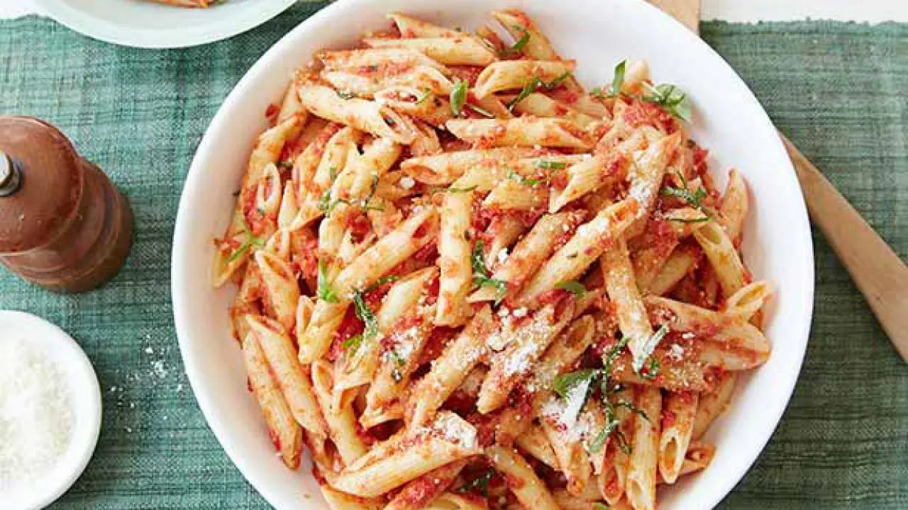 Penne with Sun-Dried Tomato Basil Pesto and Spinach
