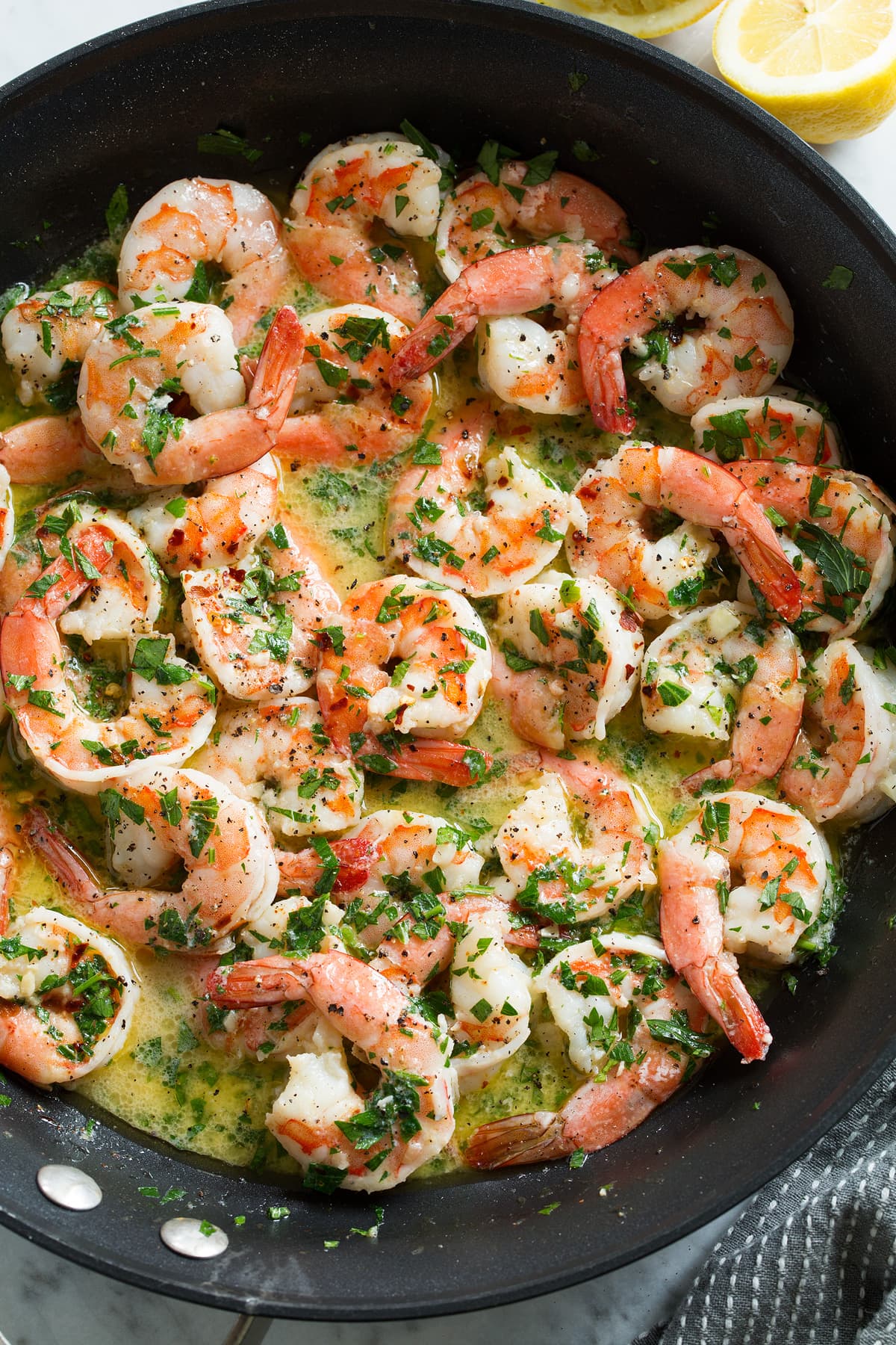 Italian-Style Shrimp Scampi with White Wine and Parsley