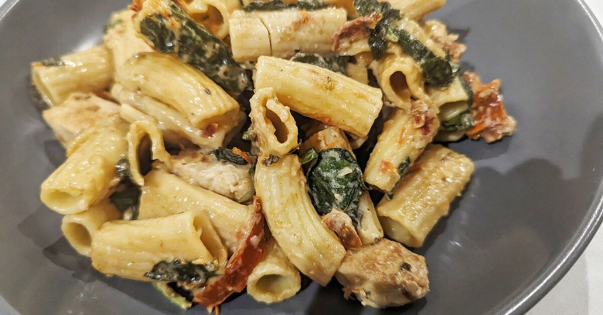 Sun-Dried Tomato & Spinach Pasta with Cherry Tomatoes