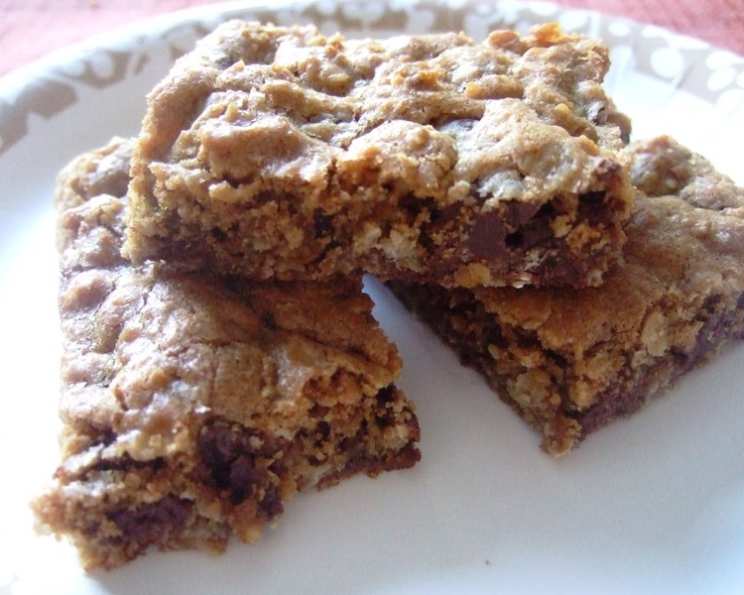 Spiced Oatmeal Chocolate Chip Cookie Bars