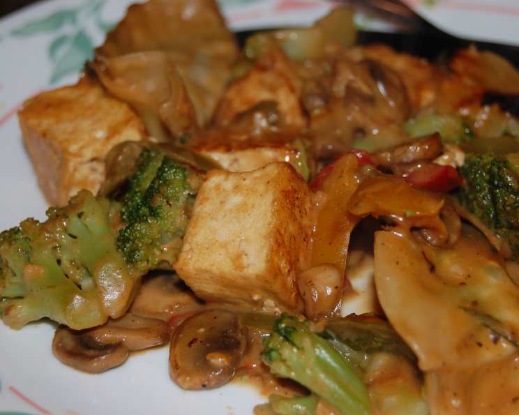 Crisp Tofu Stir-Fry with Ginger and Snow Peas