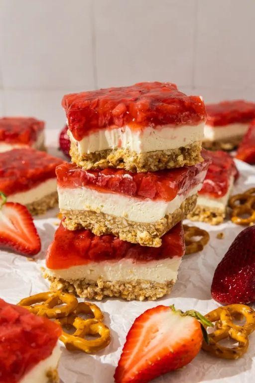 No-Bake Strawberry Pretzel Salad Bars