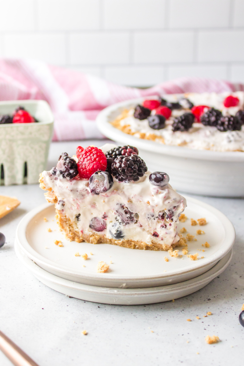 No-Bake Honey Vanilla Mascarpone Berry Pie